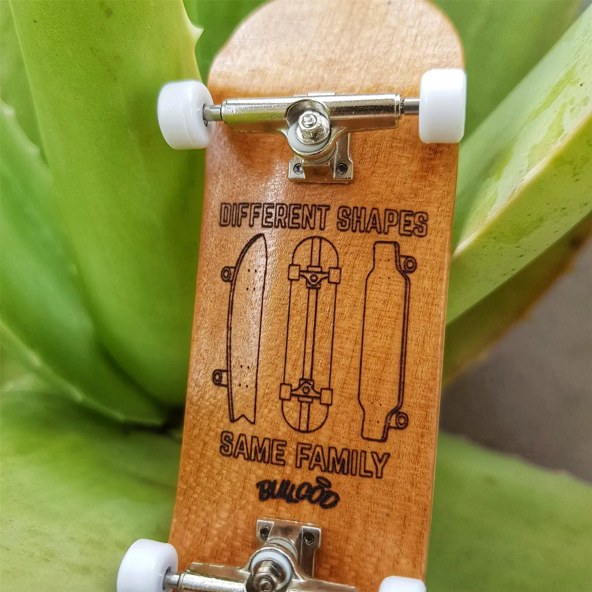 Bullgod Pro Fingerboard Complete - Skate Family 1
