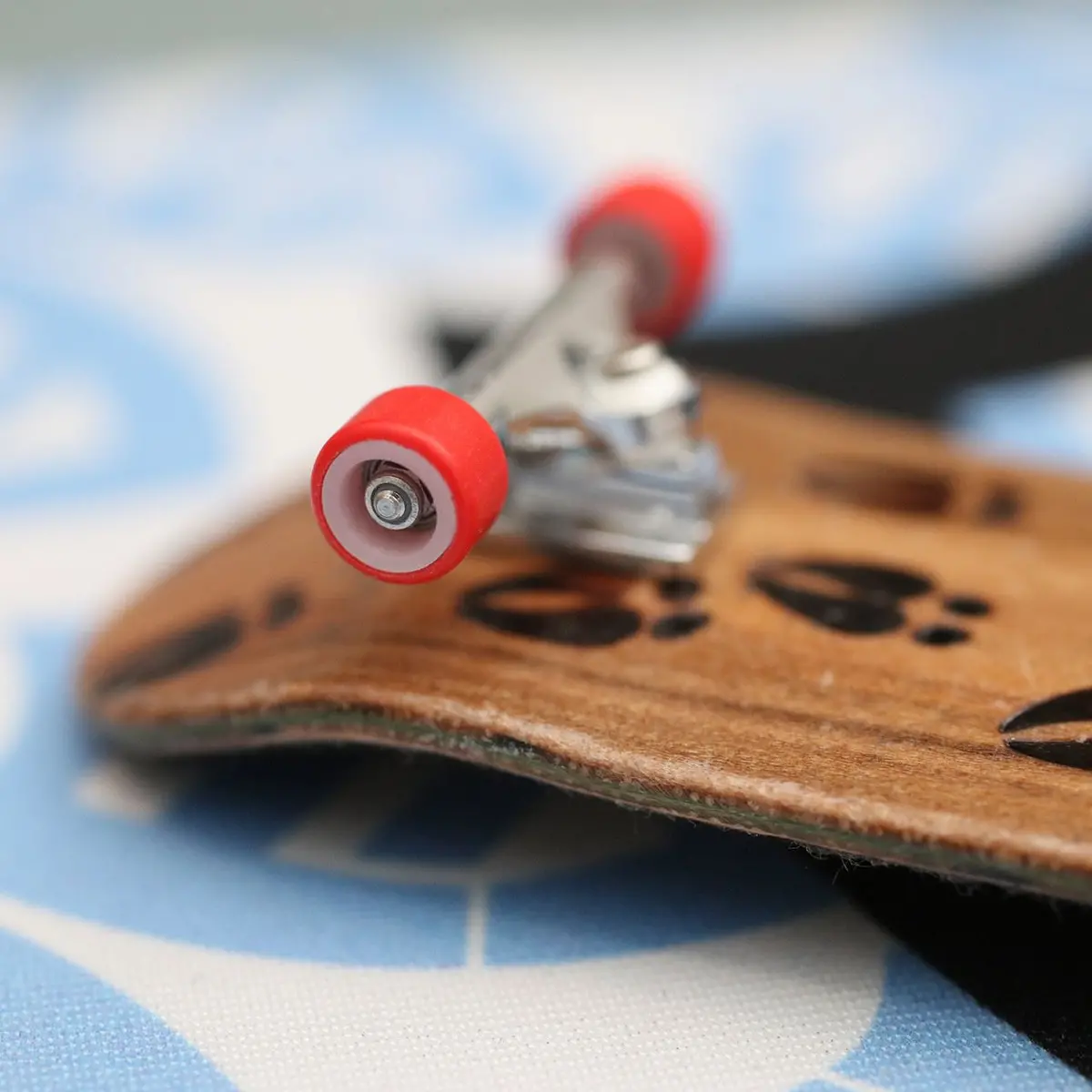 Flatface Fingerboard Dual Durometer Bearing Wheels - White And Red 2